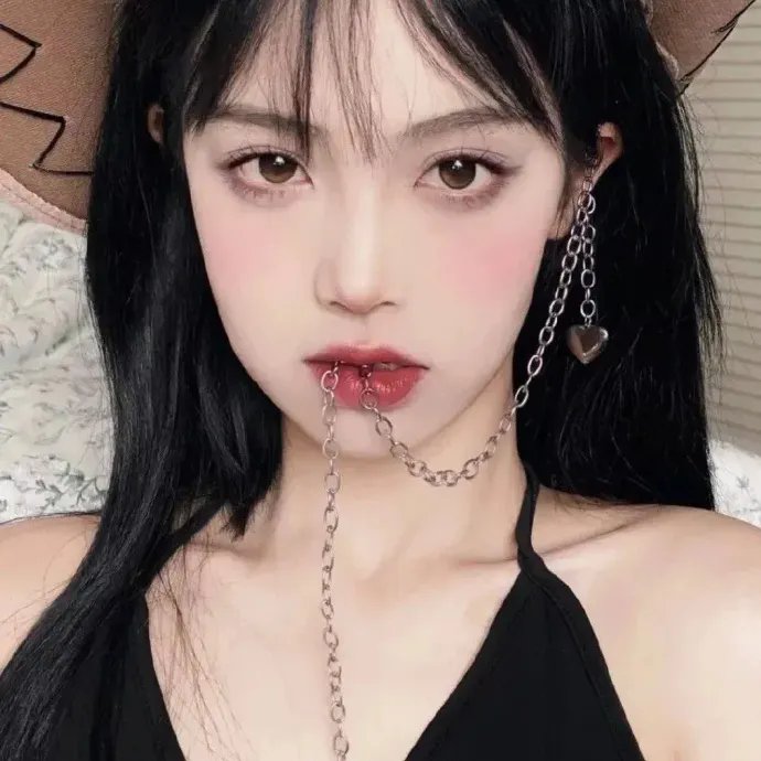 号舱房的女人